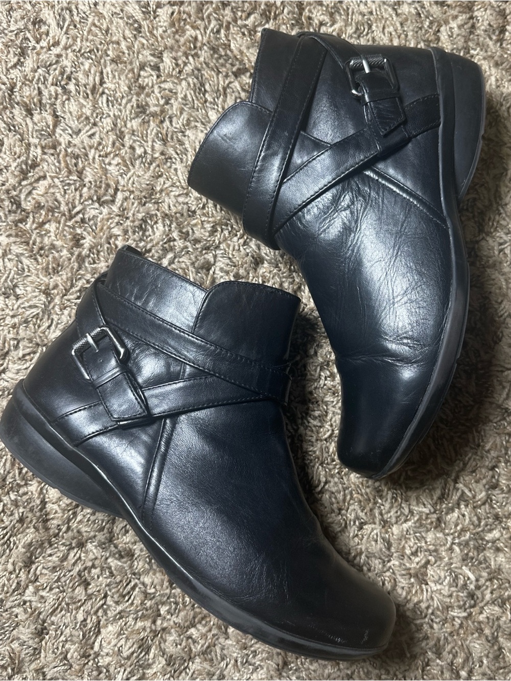 Naturalizer Cassandra Black Leather Ankle Booties with buckle detail Size 10WW
